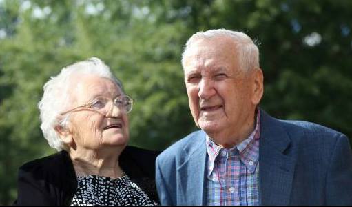 Pitt Popovici cu Hortenzia Popovici la implinirea de 97 de ani in 2015
